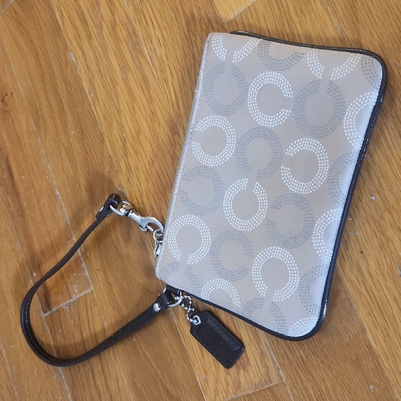 Coach Op Art Wristlet - Picture 1 of 9